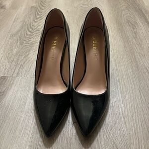 Black sleek pumps